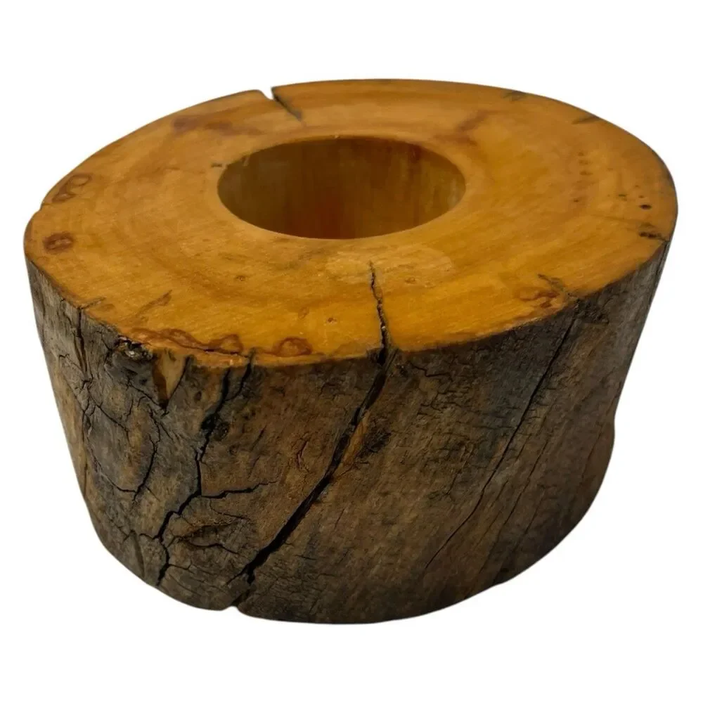 The Scented Candle scented candle